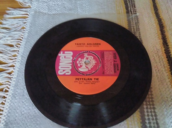 Taisto Ahlgren 7" Pettäjän tie / Elon polkuja