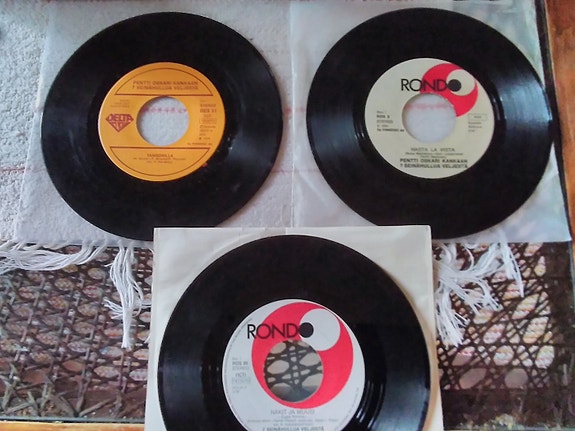 2 kpl Seitsemän Seinähullua Veljestä 7" Single