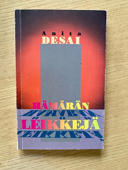 Desai: Hämärän leikkejä
