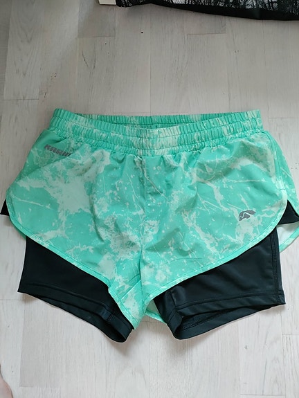 Karhu-naisten shortsit, koko 36/S