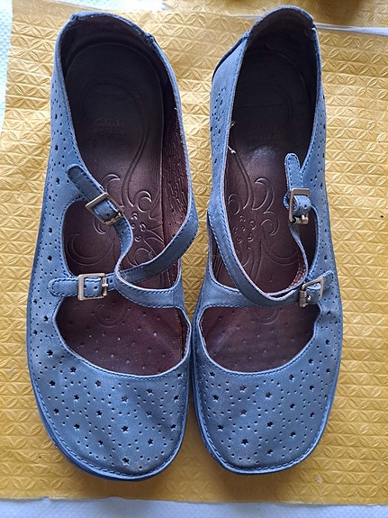 Clarks, Siniset kengät