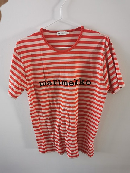 Siisti Marimekko t-paita tekstillä