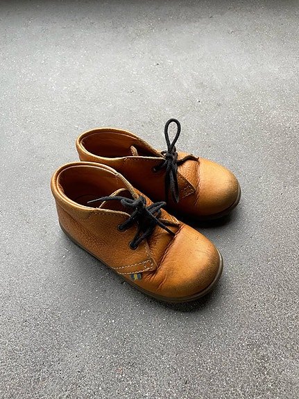 Kavat nahkakengät 24