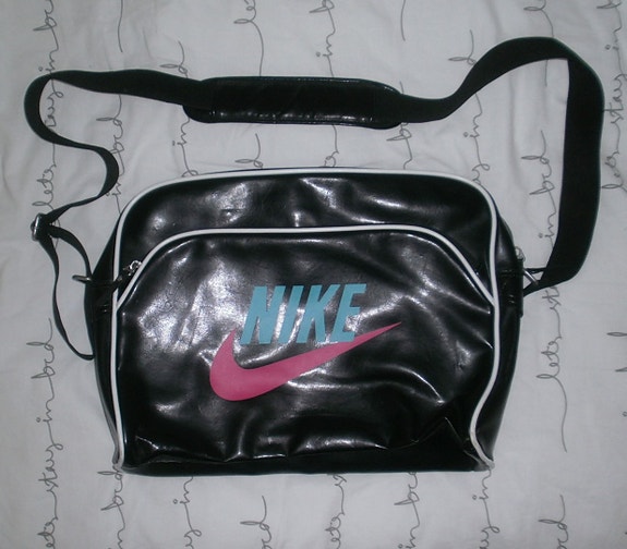 Nike olkalaukku