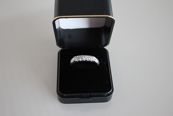 Valkokultainen timanttisormus,18K, 5x0.10ct