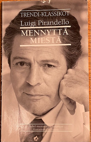 Mennyttä miestä Luigi Pirandello Trendi klassikot