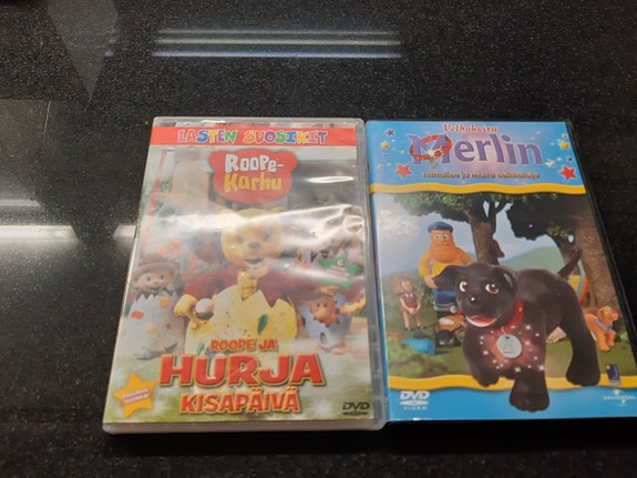 DVD Roope Karhu ja Velhokoira Merlin levyjä