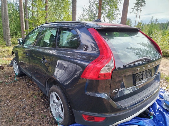 Volvo XC60 vm 2011 kolaroitu/purkuosia
