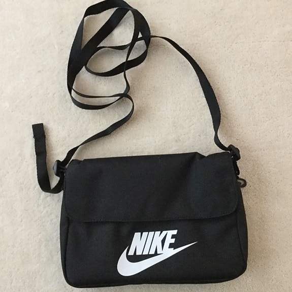 Nike olkalaukku
