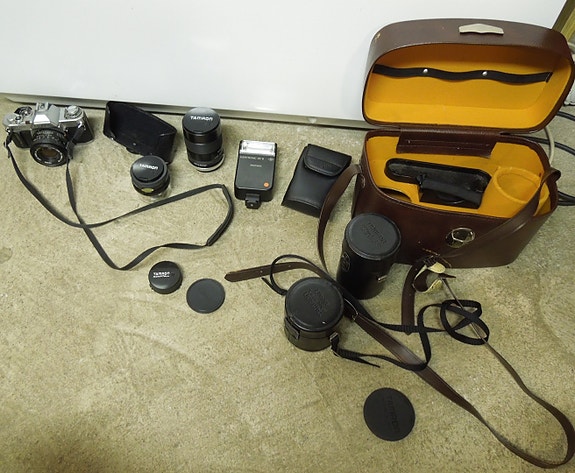 Kamera Canon AV-1 ja objektiivit