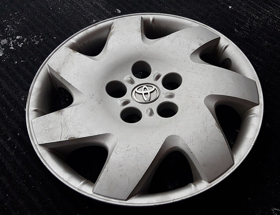 Toyota pölykapseli 16"