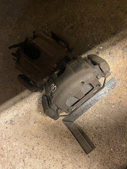 Bmw E53 X5 IS isot etujarrut, taakse 2 jarrulevyt, v. jarrusatula