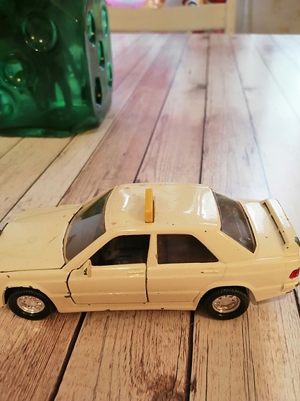 Matchbox Mercedes 190E taxi