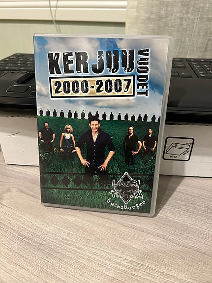 Lauri Tähkä & Elonkerjuu dvd hyvä