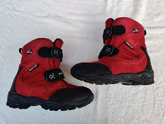 Viking Goretex talvikengät, koko 34, tarrakiinnitys