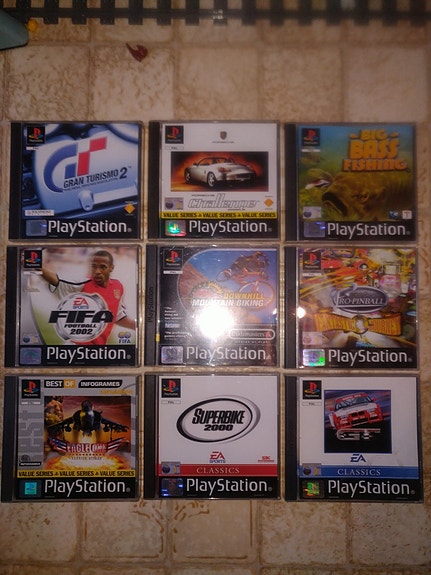 PS1 pelejä