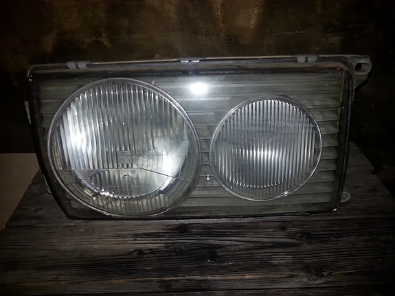 MB W123 Osia - Varusteita