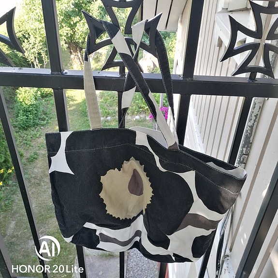 Isot Unikko markiisi kassit marimekko