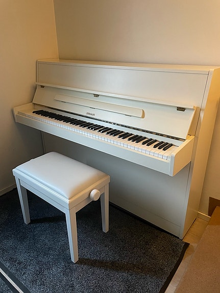Hellas valkoinen piano