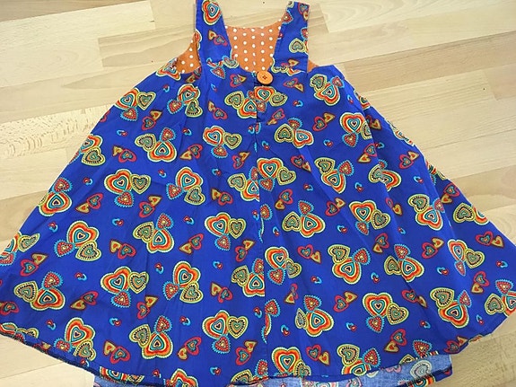 Sininen A-linjainen mekko