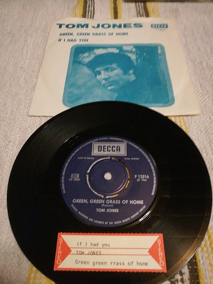 Tom Jones 7" Green green grass of home