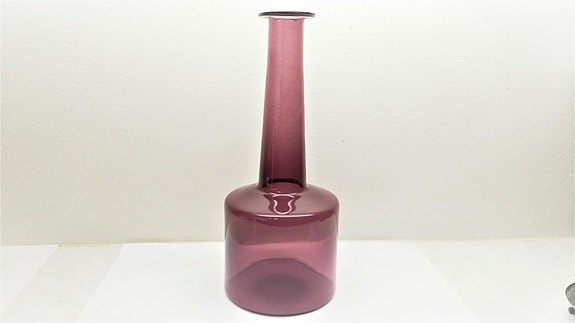 Timo Sarpaneva lila koristepullo 2504, Iittala