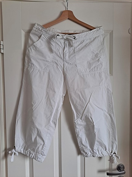 Valkoiset caprit 36