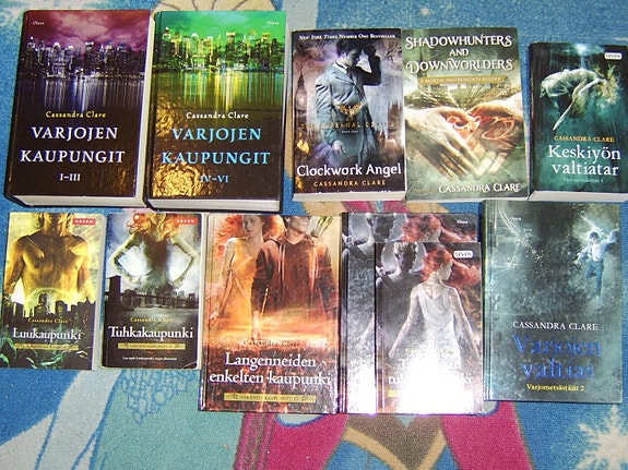 Cassandra Clare - YAF kirjoja