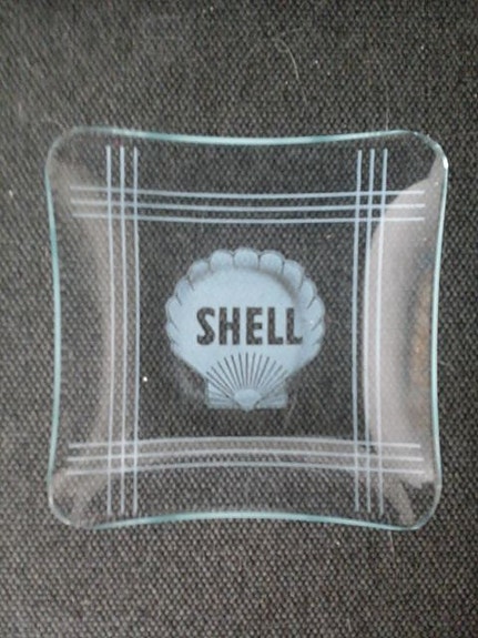 Shell, vanha lasinen tuhkakuppi