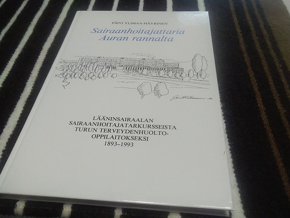Sairaanhoitajattaria Auran rannalta