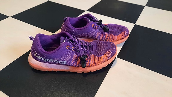 Kangaroos lenkkarit 35