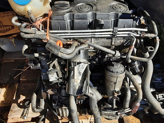 Vw touranin 1.9TDI BLS moottori