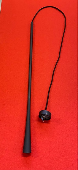 Musta 90cm korkea valaisin / kattolamppu