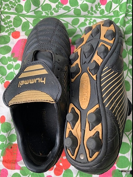 Hummel ja Mitre nappulakengät