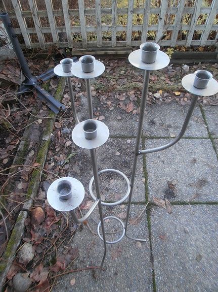 Metallinen kynttelikkö