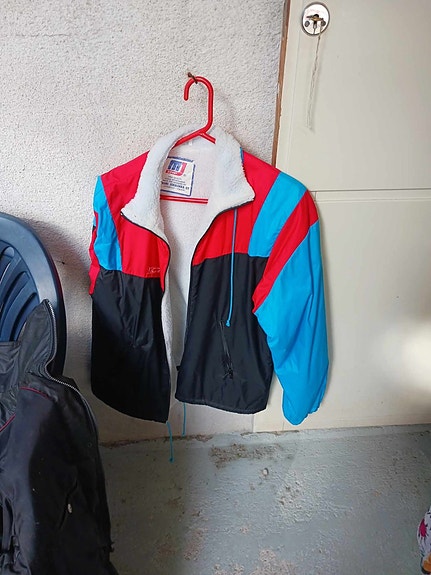 Product image 1 of 2