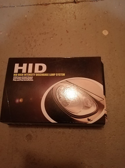 HID xenon ajovalosarja autoon