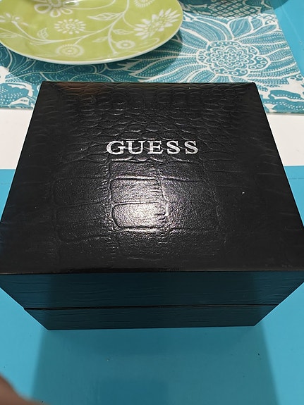 Guess kello