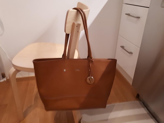 Erittäin siisti Furlan beige laukku, 70 e