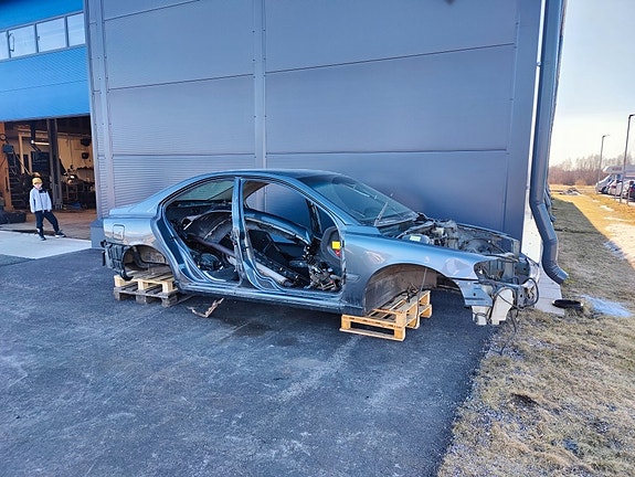 Volvo S60 2.5T AWD 2005
