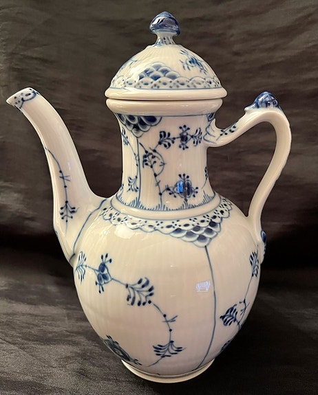 Royal Copenhagen Musselmalet posliini kahvikannu