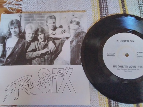 Runner Six 7" No one to love / Turn aways