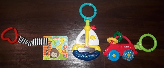 Fisher Price auto, vene&kirja kiinnityslenkeillä