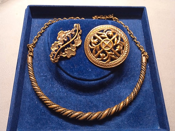 Product image 1 of 3