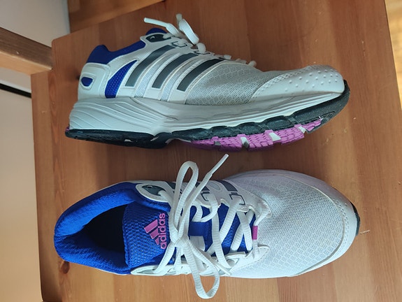 Adidas kengät
