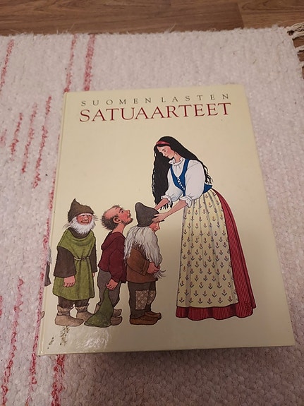 Suomen Lasten satuaarteet kirja