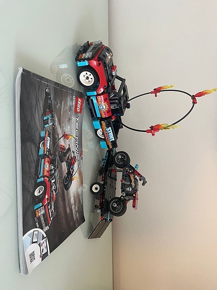 LEGO Technic Stunttishow'n kuorma-auto ja pyörä