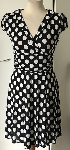 Uusi MUSTA tai VALKOINEN polka dot mekko