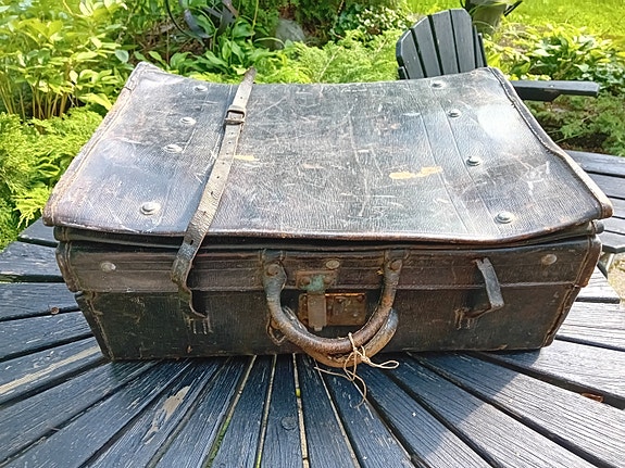 Vanha nahkainen matkalaukku