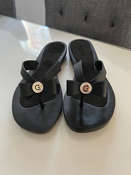 Uudet Guessin sandaalit koko 39